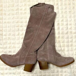 White Mountain Suede Boots Size 7.5
